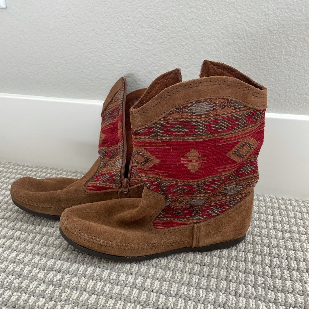 Minnetonka - Aztec Boot - Red